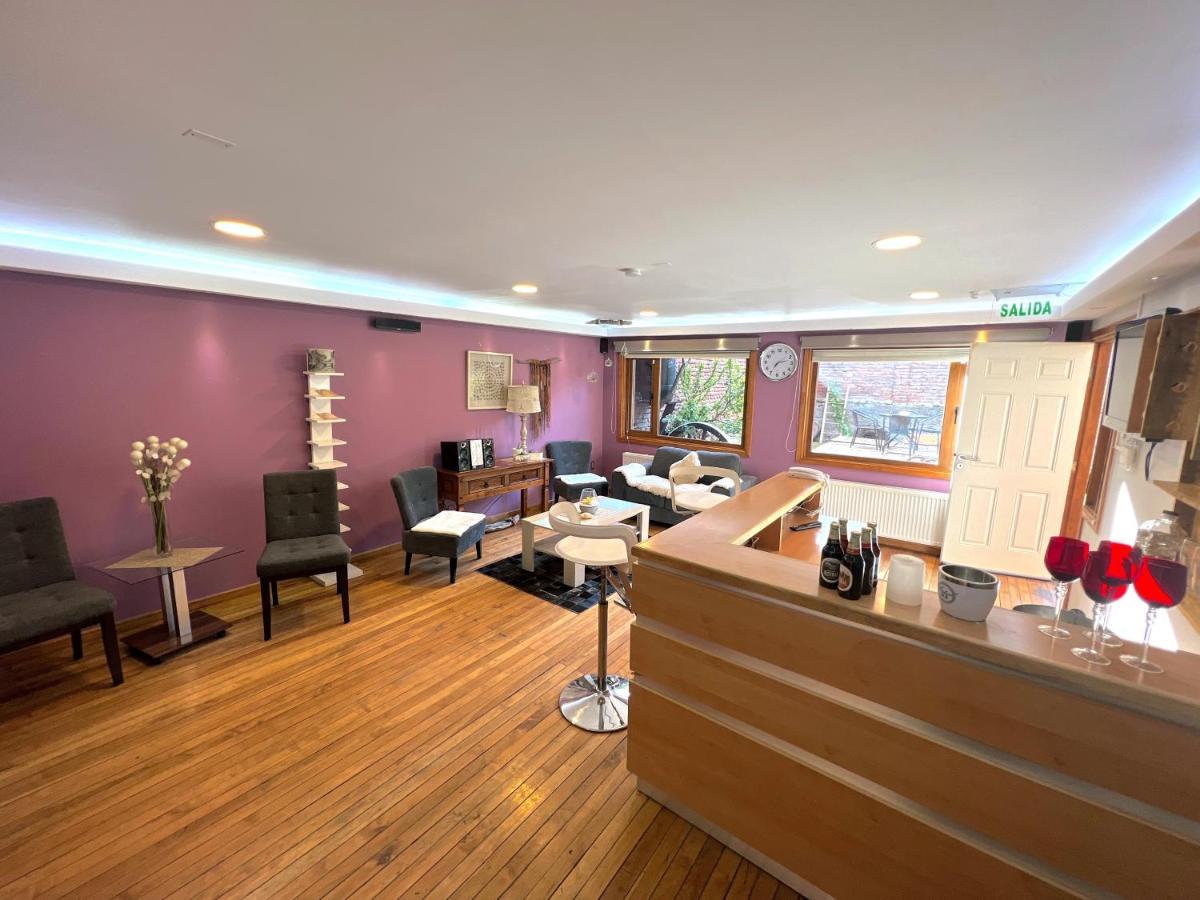 דירות פואנטה ארנס Incredible Downtown Duplex With Interior Backyard מראה חיצוני תמונה