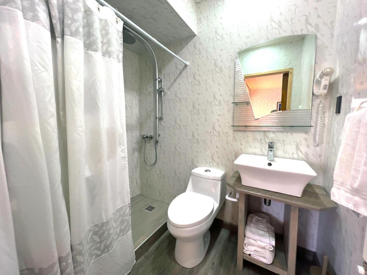 דירות פואנטה ארנס Incredible Downtown Duplex With Interior Backyard מראה חיצוני תמונה