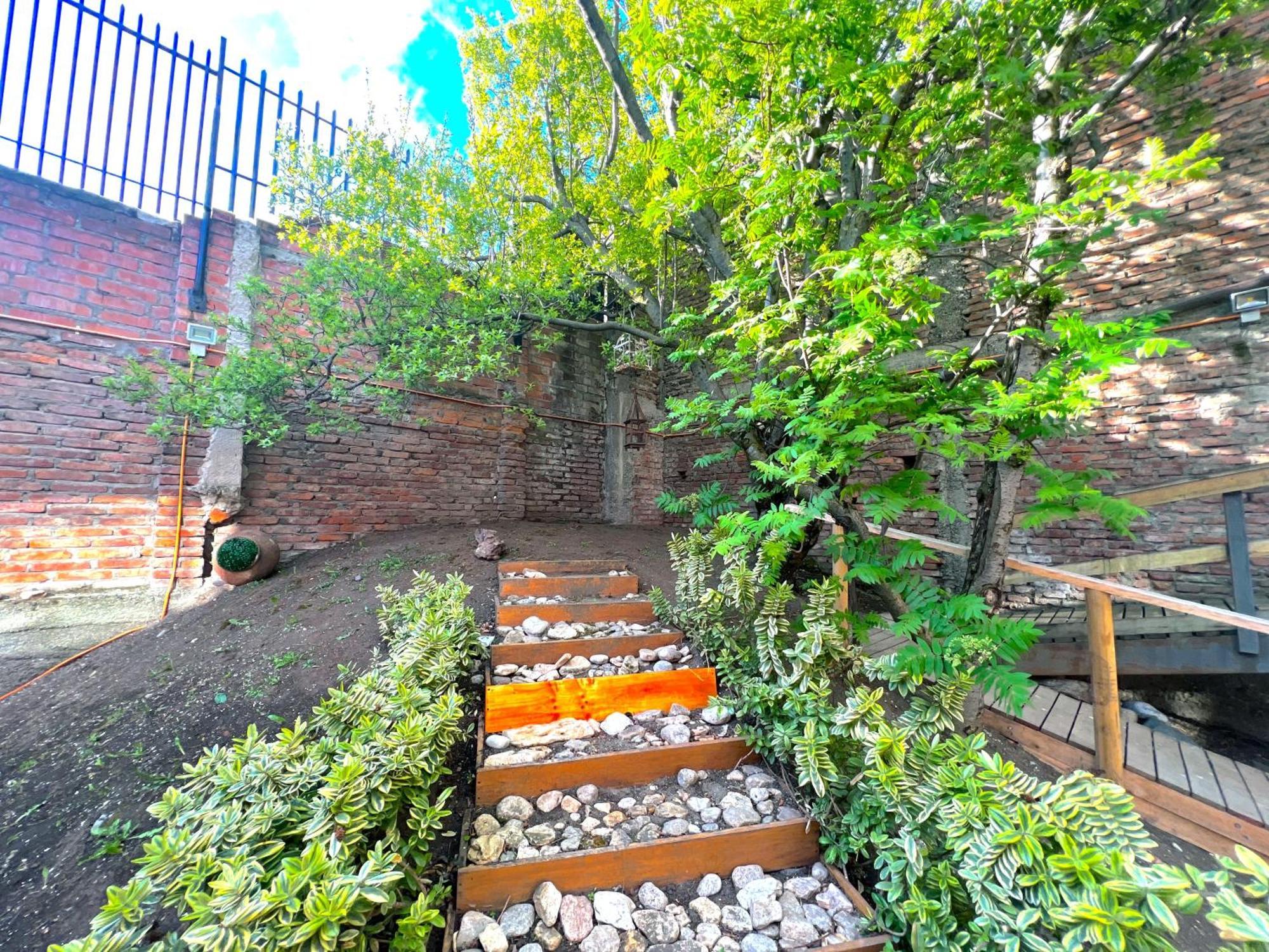 דירות פואנטה ארנס Incredible Downtown Duplex With Interior Backyard מראה חיצוני תמונה